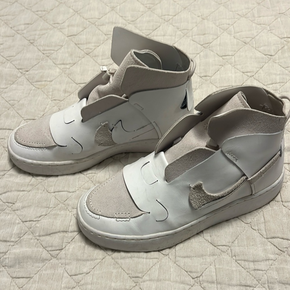 Nike Undone Sneaker